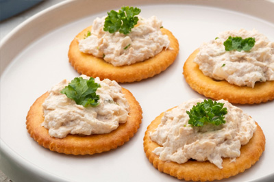 Image of crackers with dip