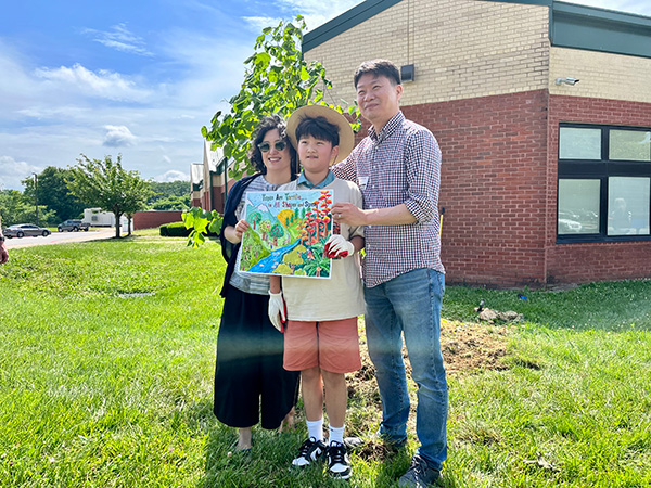 Edison Lee with his parents.